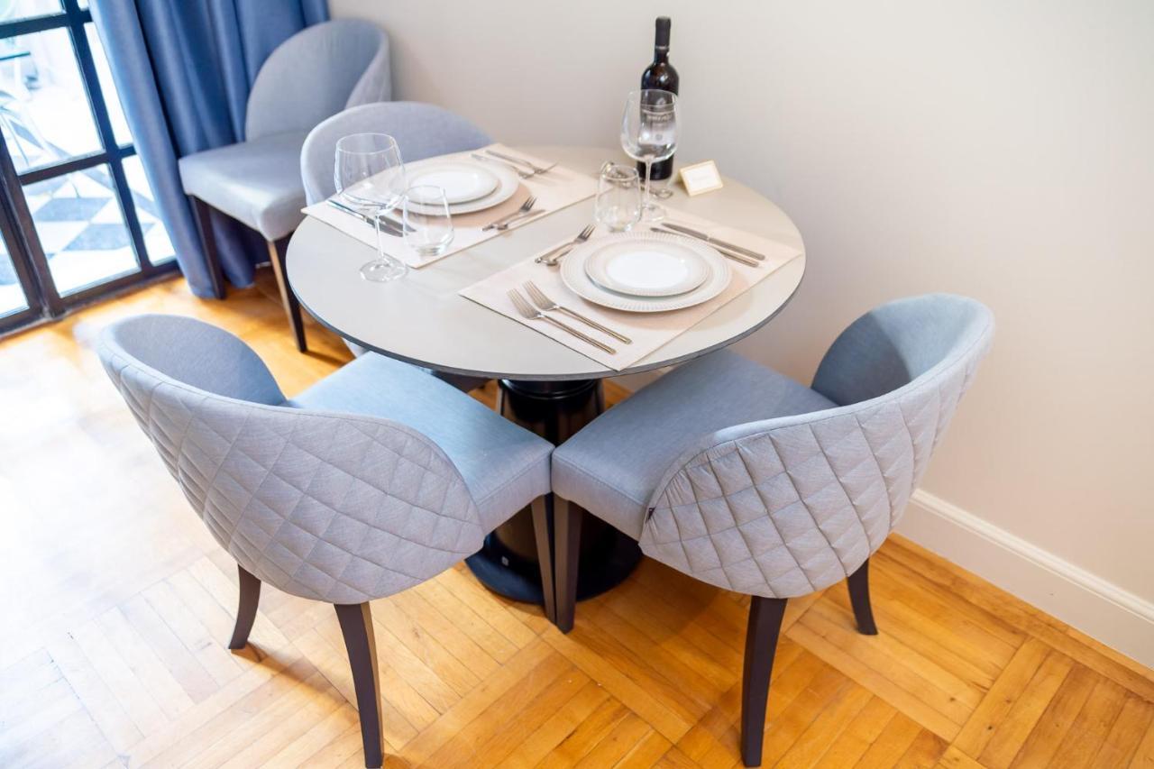 33Solonossuites أثينا المظهر الخارجي الصورة