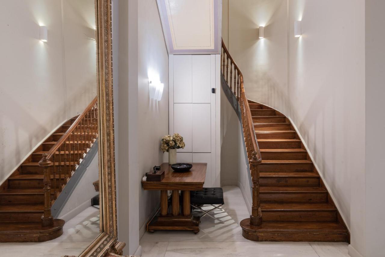 33Solonossuites أثينا المظهر الخارجي الصورة